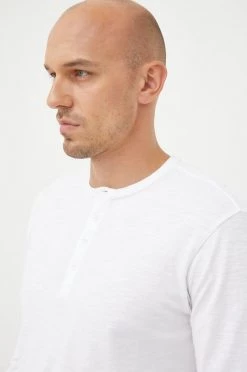 Ανδρικά Μακρυμάνικα Βαμβακερή μπλούζα με μακριά μανίκια United Colors Of Benetton άσπρο -United Colors of Benetton Εκπτώσεις unnamed file 1433