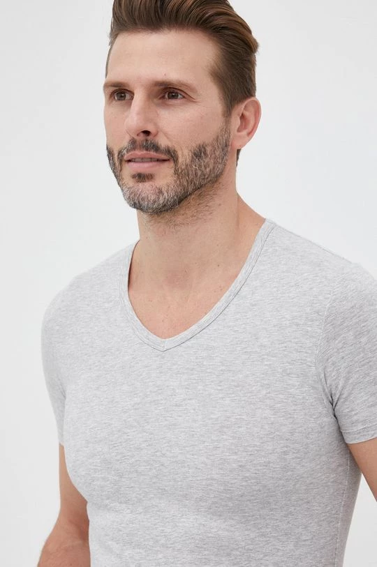 Ανδρικά Μπλουζάκια Μπλουζάκι United Colors Of Benetton χρώμα: γκρι 6 Ανδρικά Μπλουζάκια Μπλουζάκι United Colors Of Benetton χρώμα: γκρι - Image 4